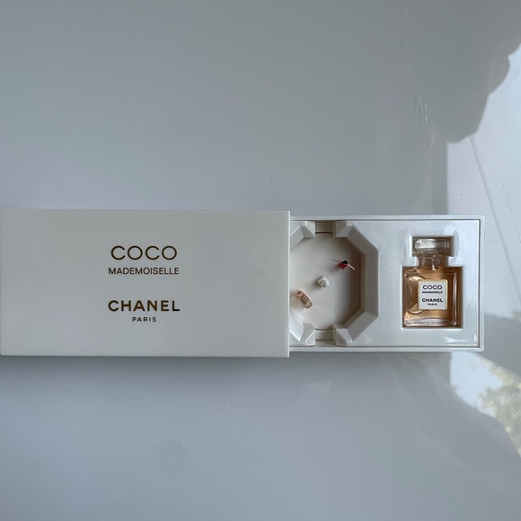 ❗️SOLD❗️CHANEL MUSIC BOX AND MINI PERFUME - Picture 2 of 6